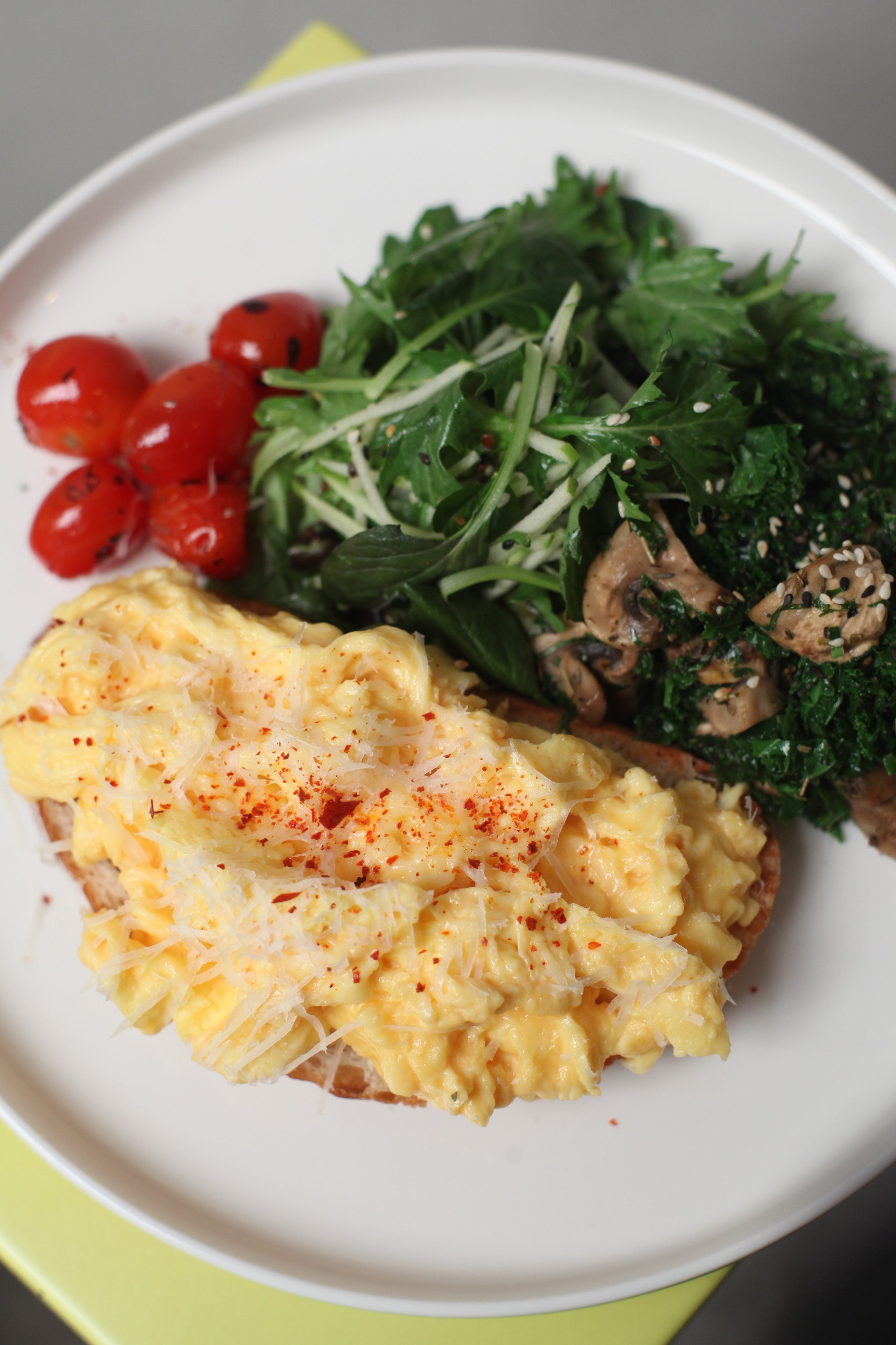 Scrambled Eggs With Mushroom & Spinach